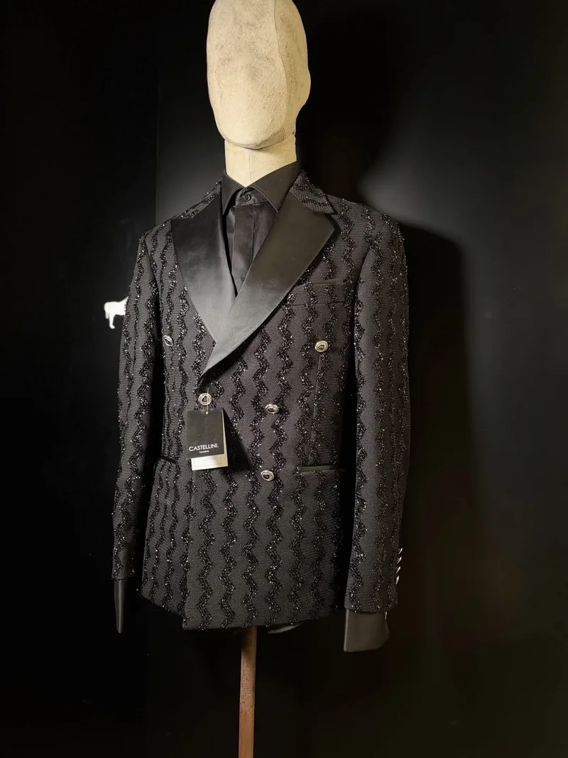 Sacou negru cu broderie și rever din satin, croială double-breasted, colecția nouă Castellini