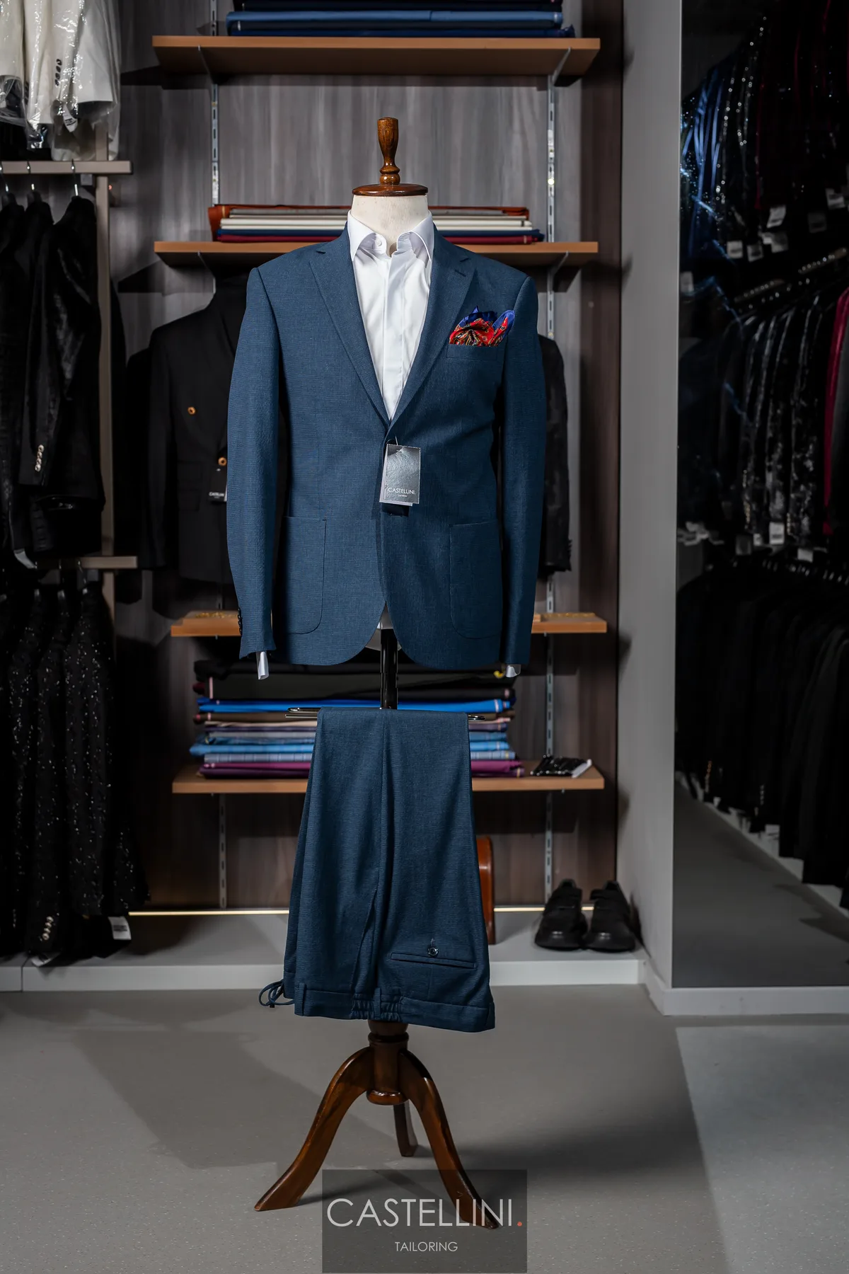 Costum bleumarin, croială clasică, vedere 5