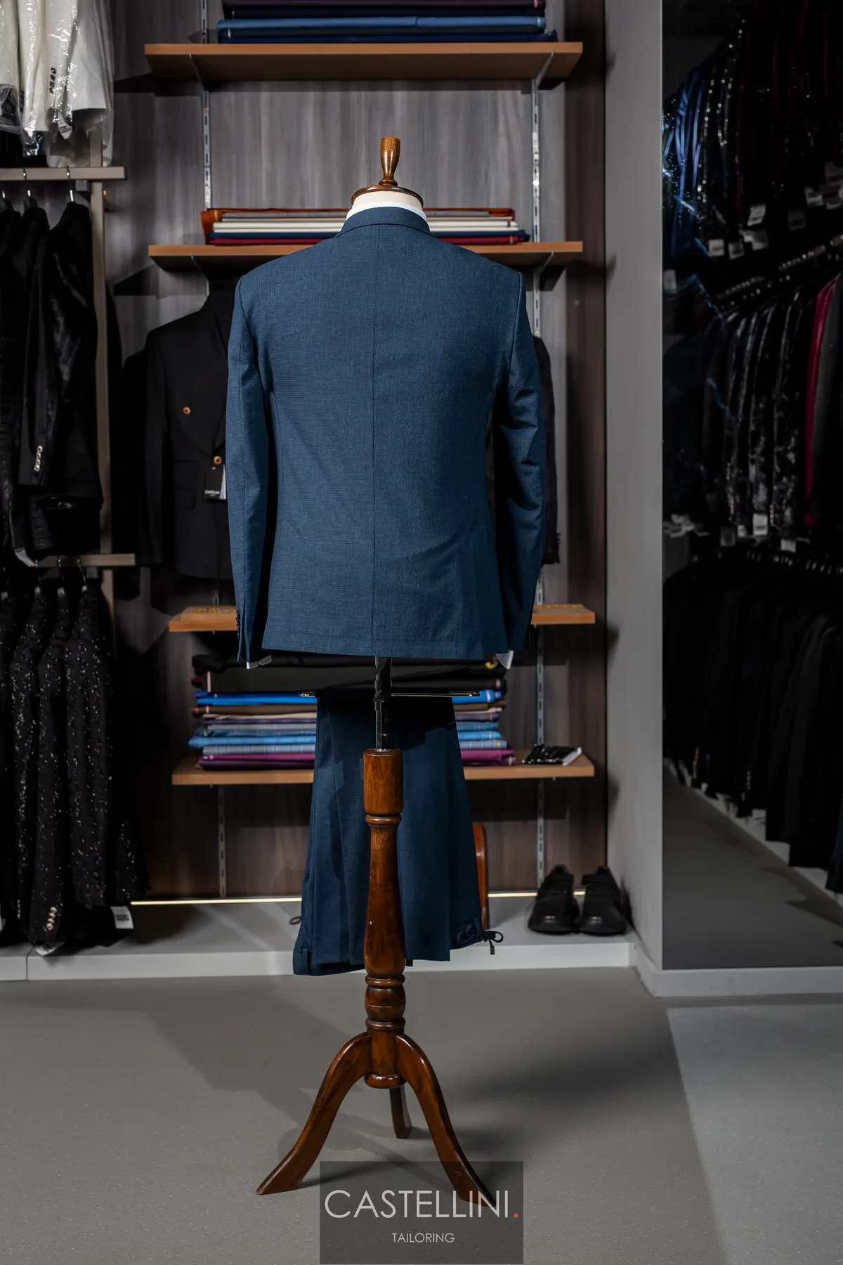 Costum bleumarin, croială clasică, vedere 7