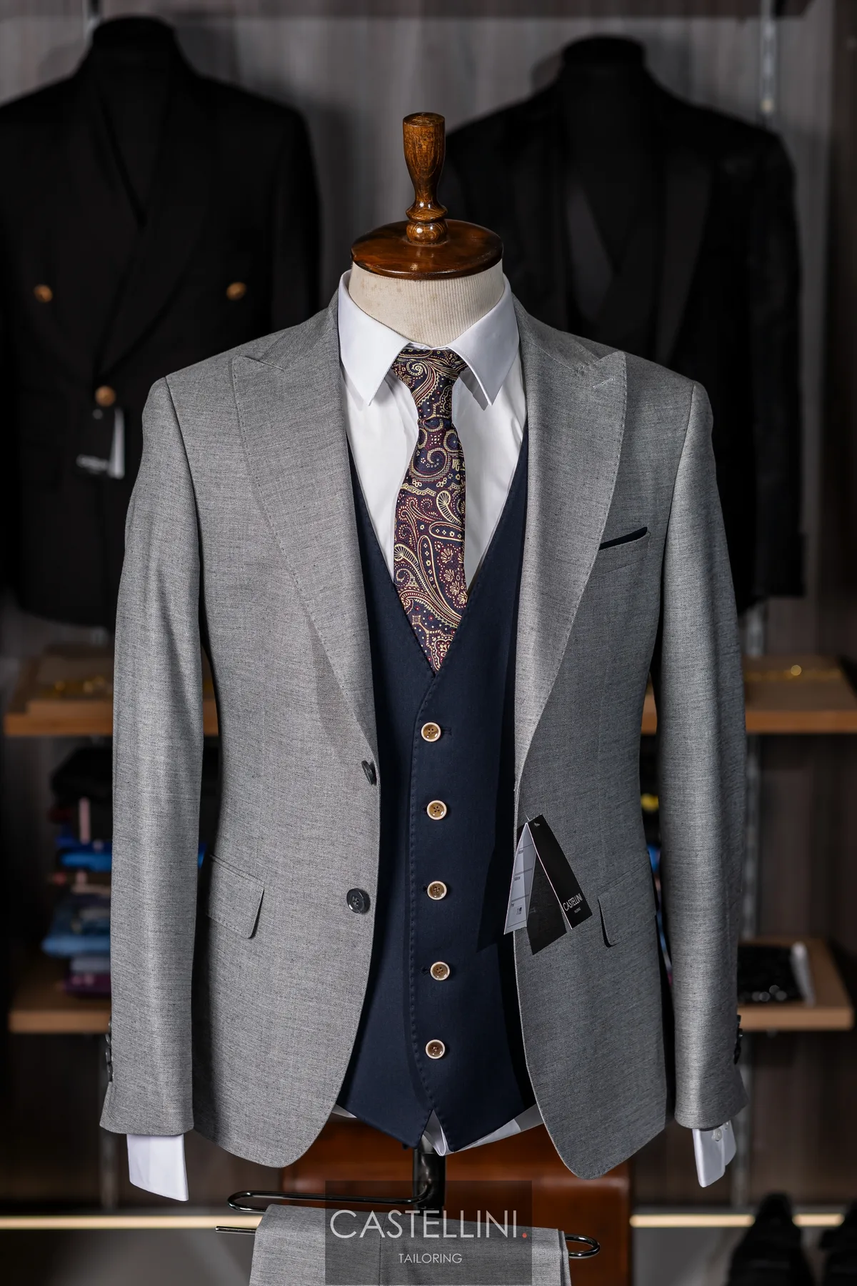 Costum gri deschis cu vestă bleumarin, Castellini Tailoring