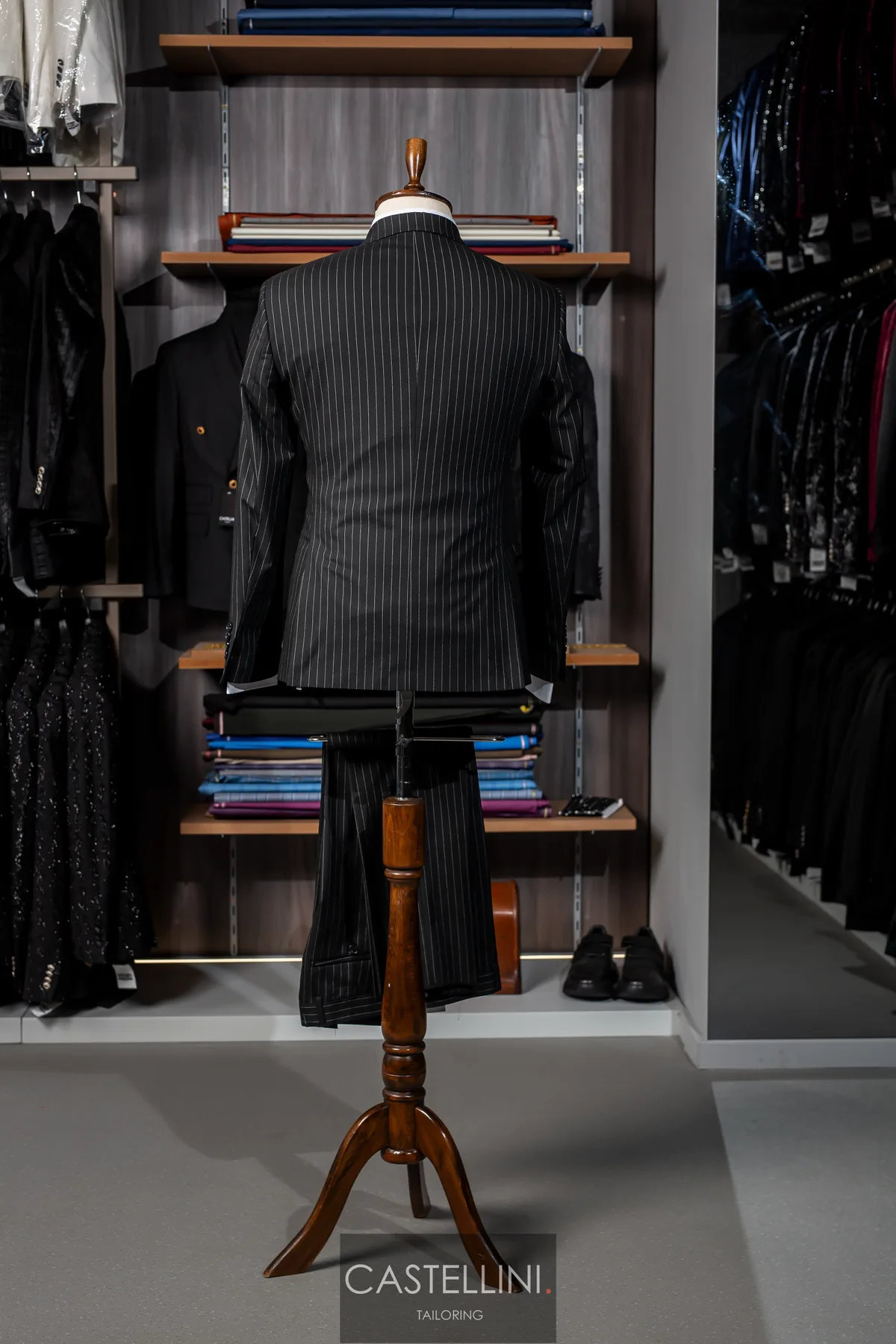 Costum negru cu dungi, trei piese, vedere 8