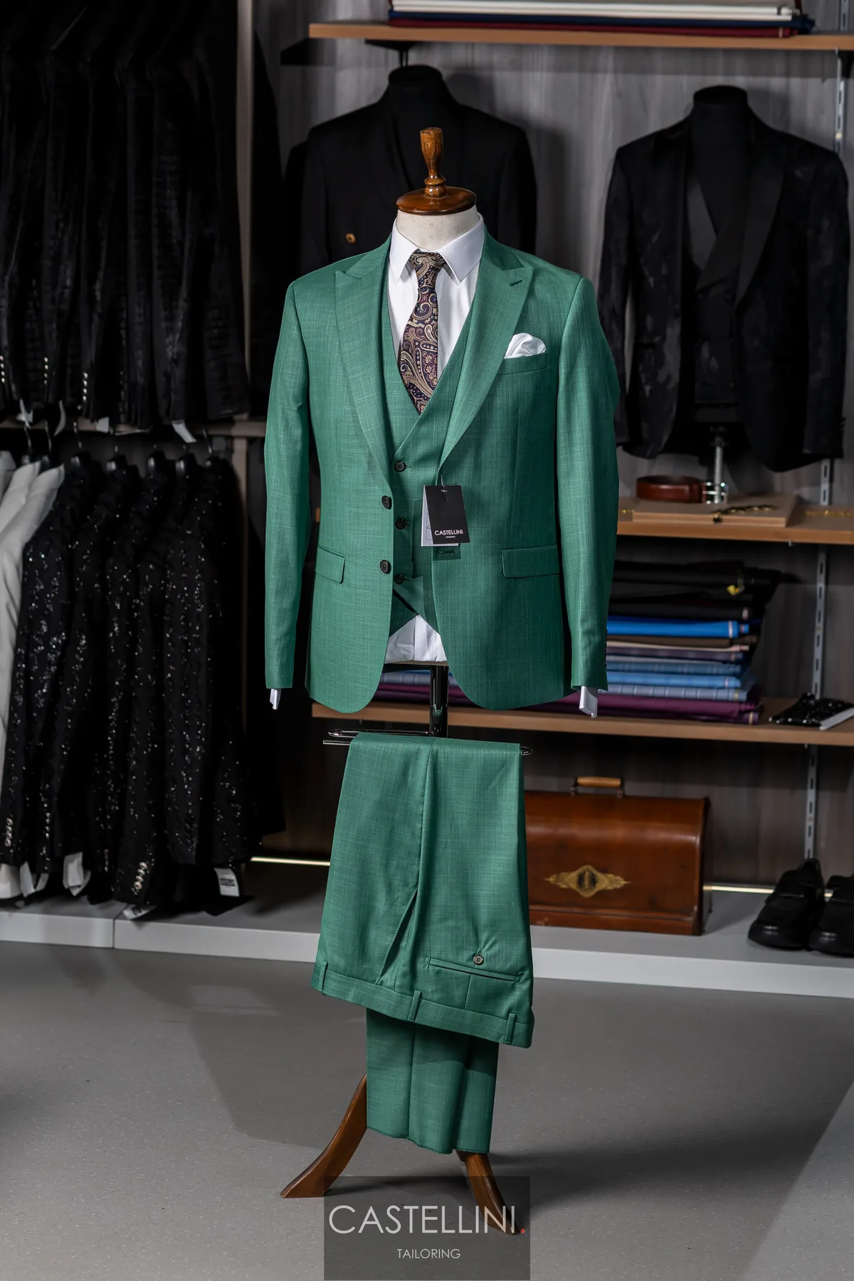 Costum verde jad, trei piese, vedere 2