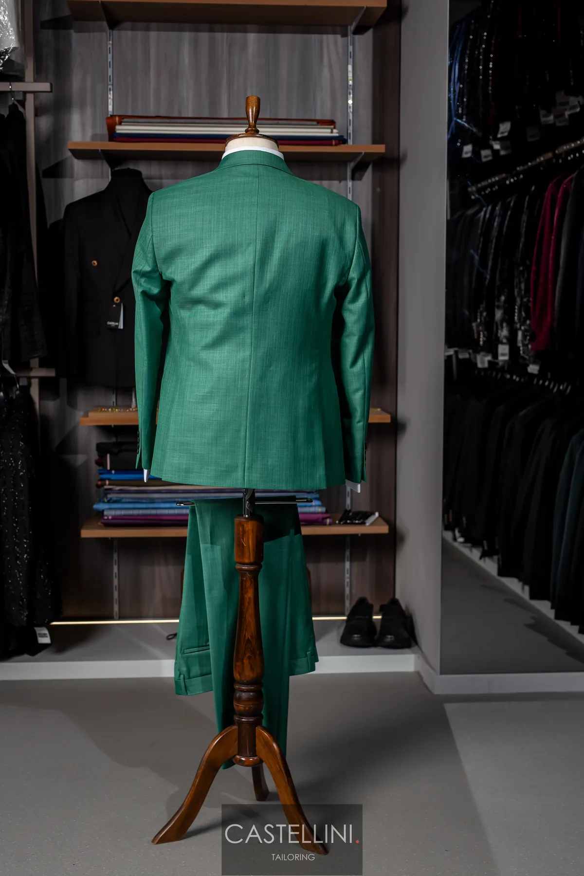 Costum verde jad, trei piese, vedere 7