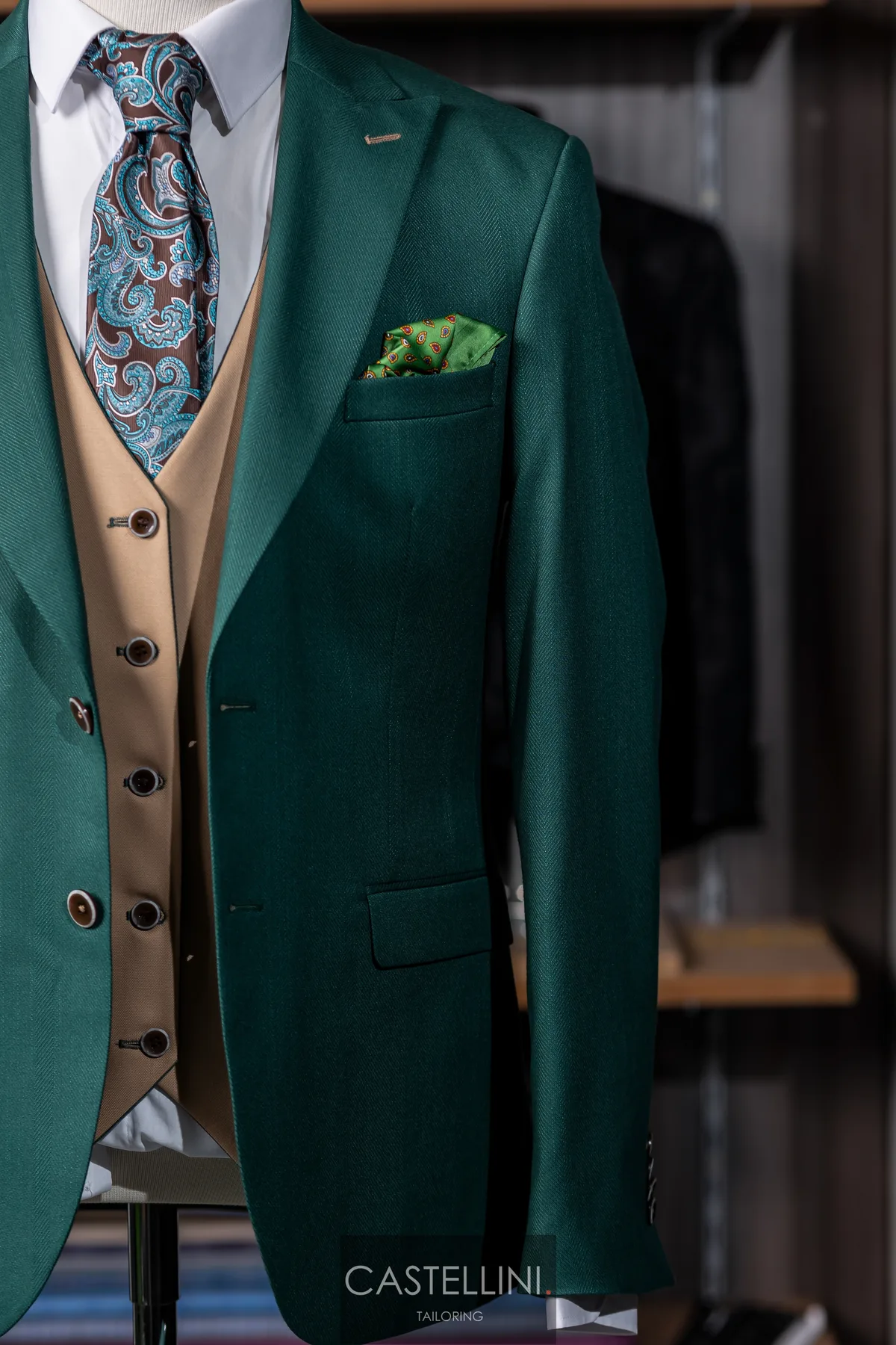 Costum verde smarald cu vestă camel, vedere 4