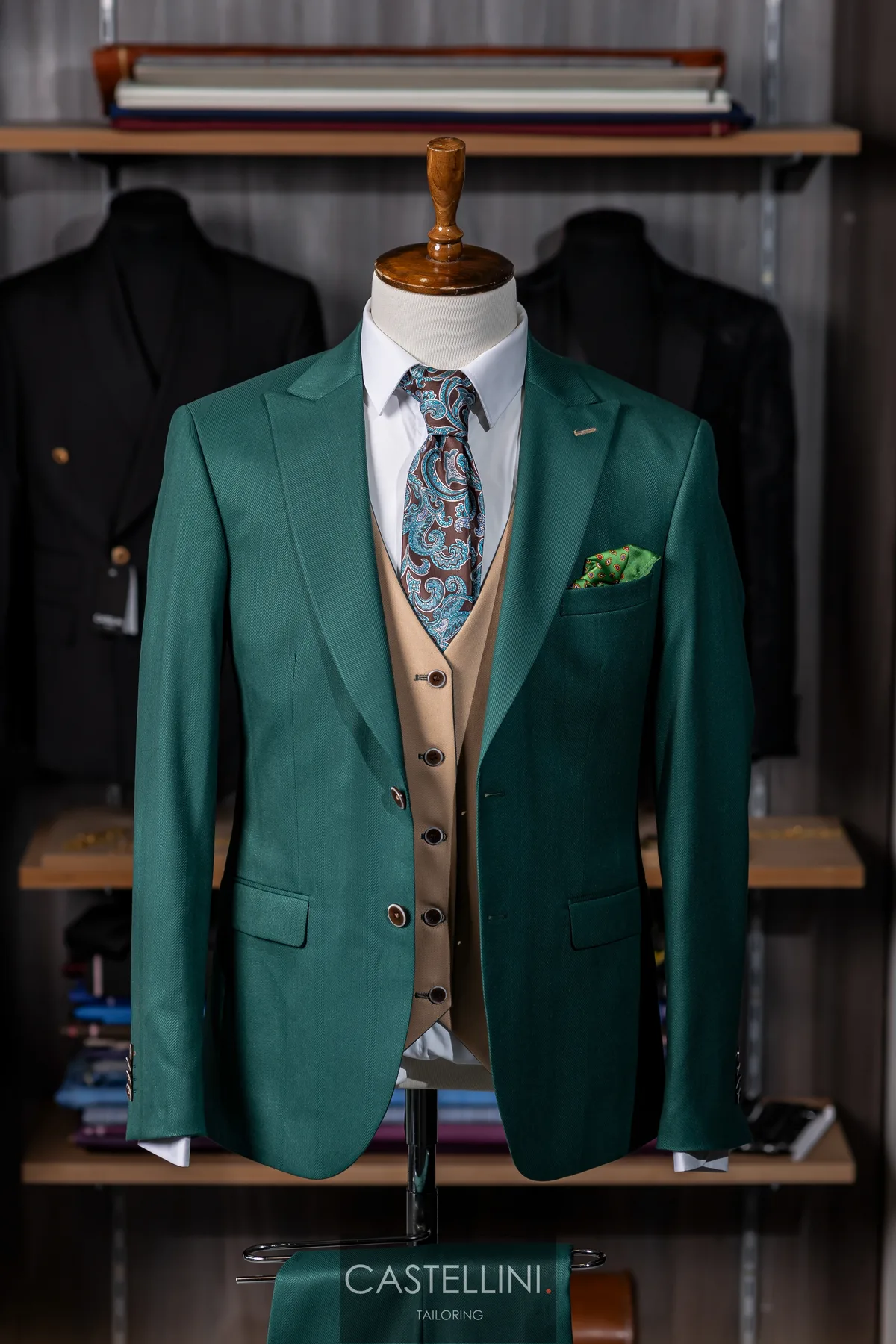 Costum verde smarald cu vestă camel, vedere 5