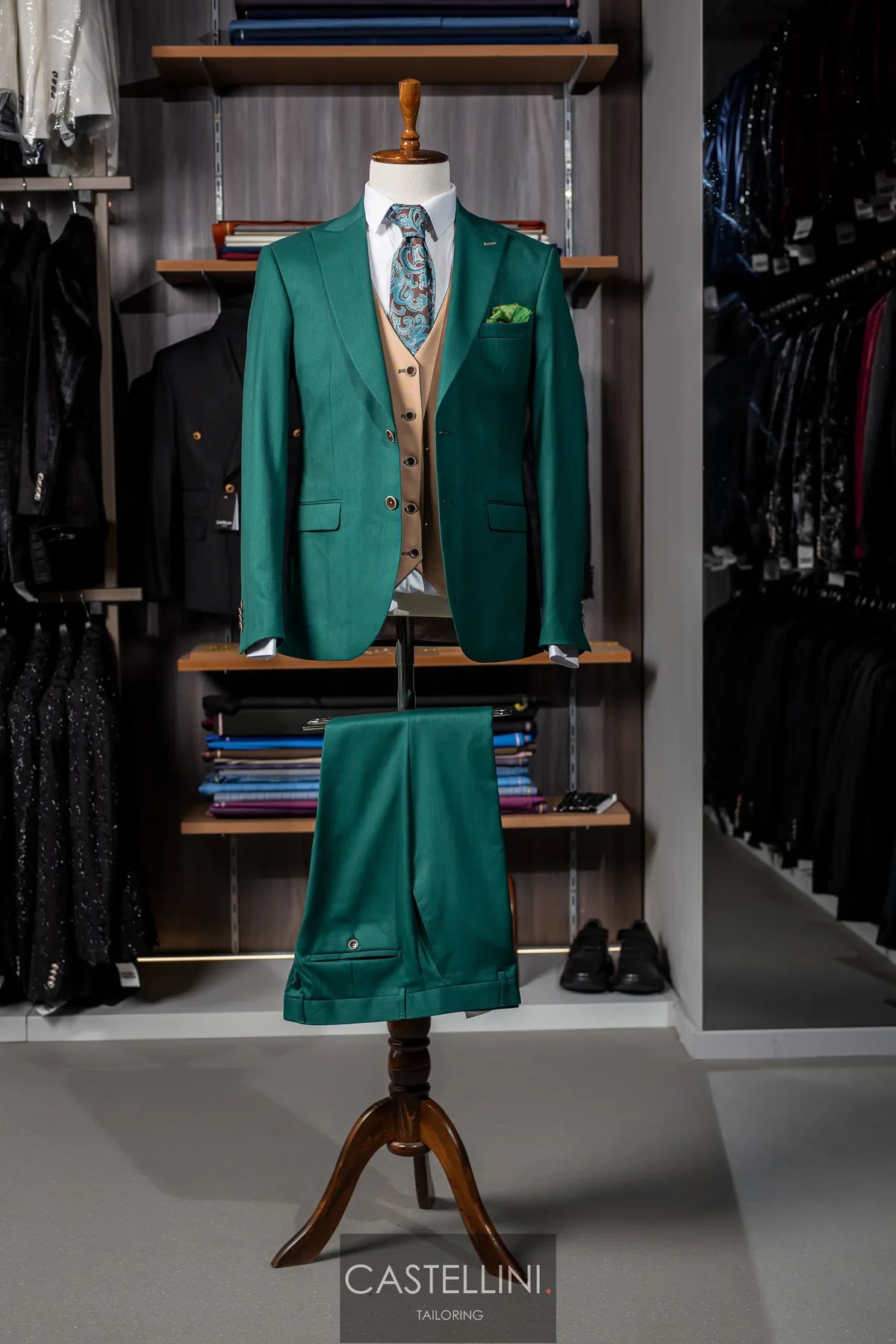 Costum verde smarald cu vestă camel, vedere 6