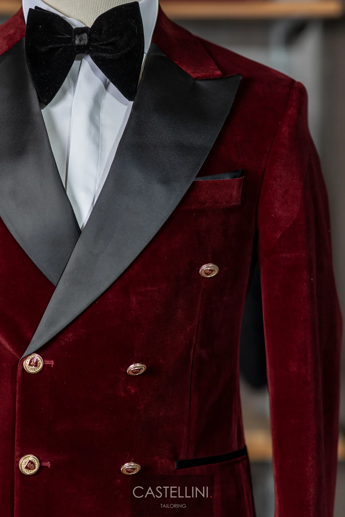 Sacou din catifea bordo cu rever din satin, atelier Castellini