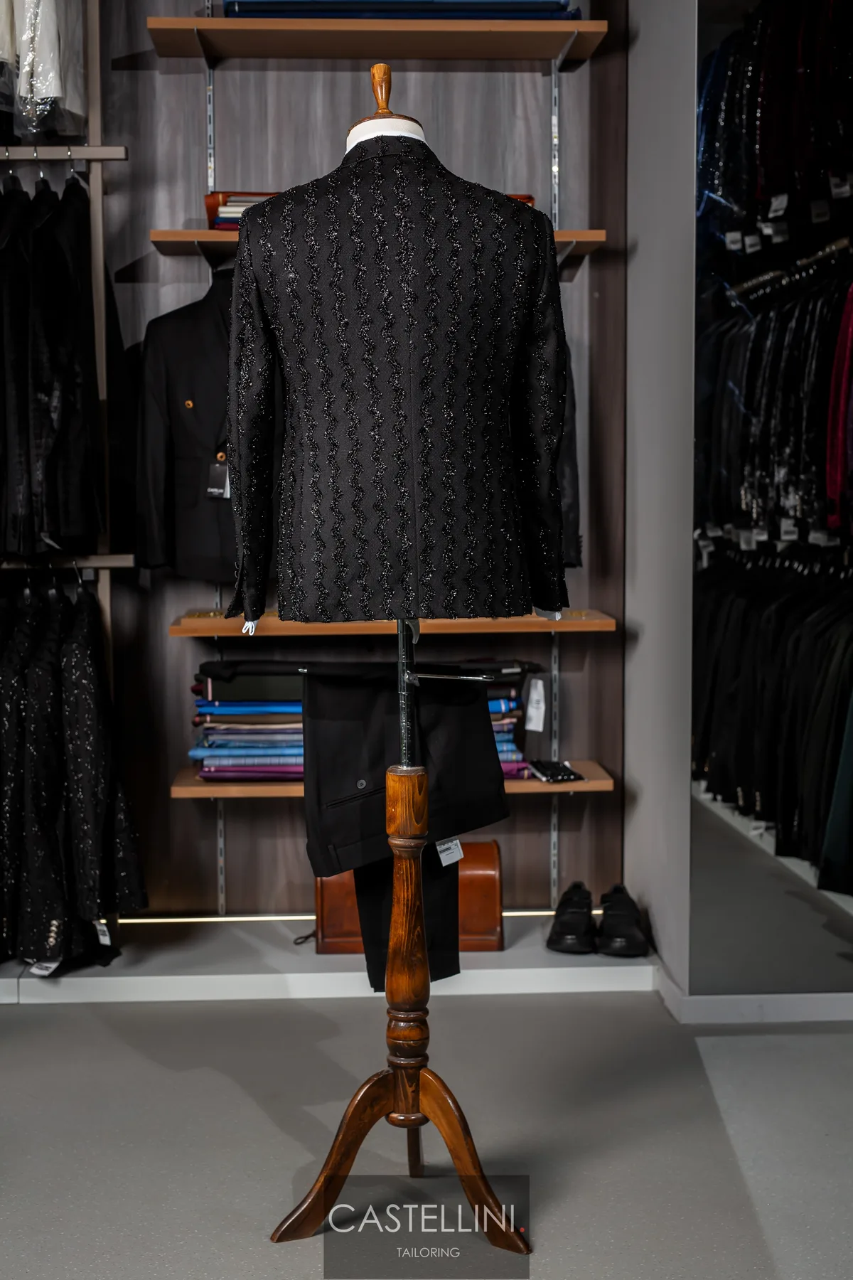 Sacou smoking negru cu broderie, vedere 5