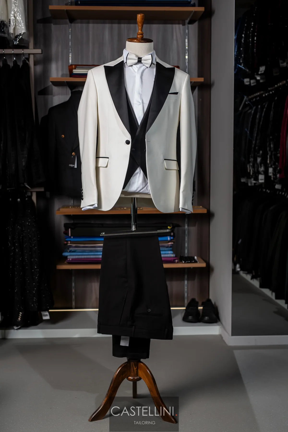 Smoking ivory cu rever satin negru, vedere 4