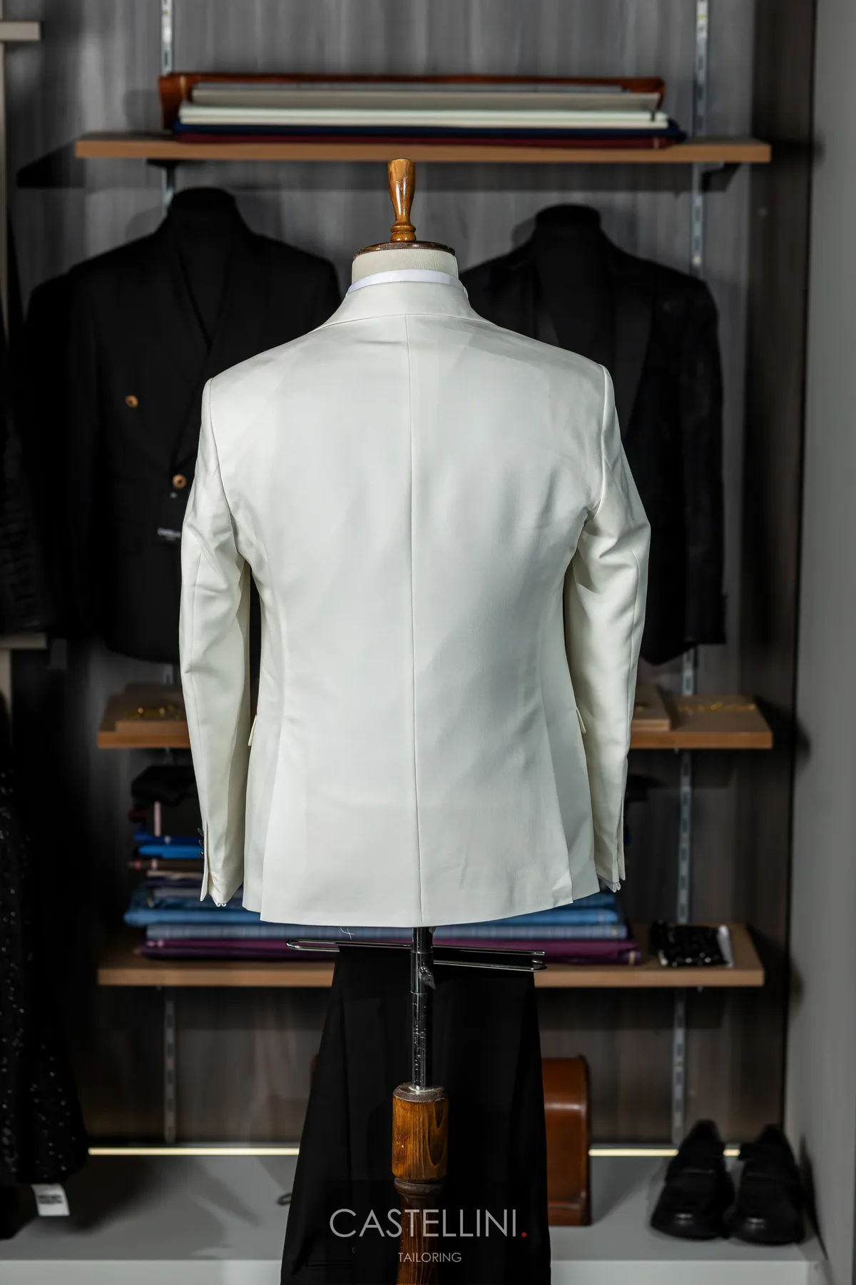 Smoking ivory cu rever satin negru, vedere 7